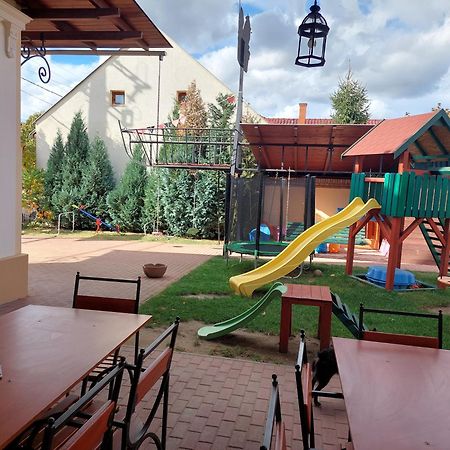 Gyulai Mesehaz Apartman エクステリア 写真